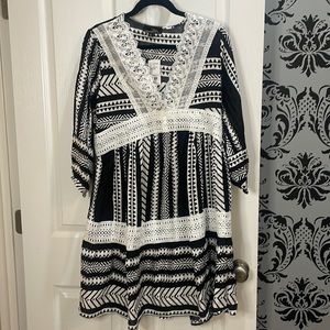 Suzanne Betro geometric longsleeve dress with lace detail